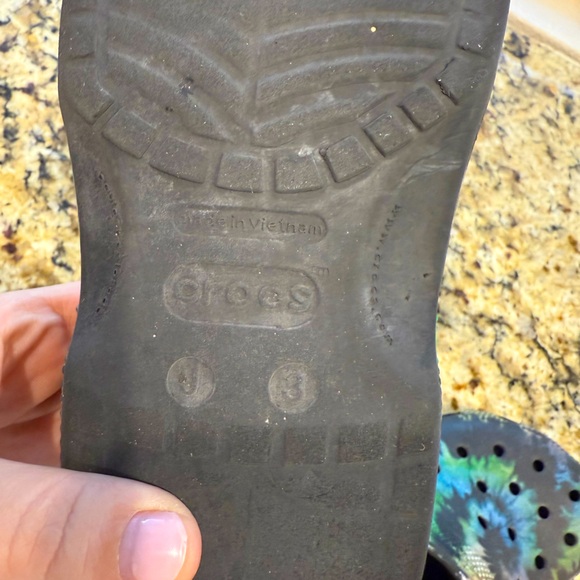 Crocs Kids Tie-Dye Clogs Size 3 - Picture 5 of 5